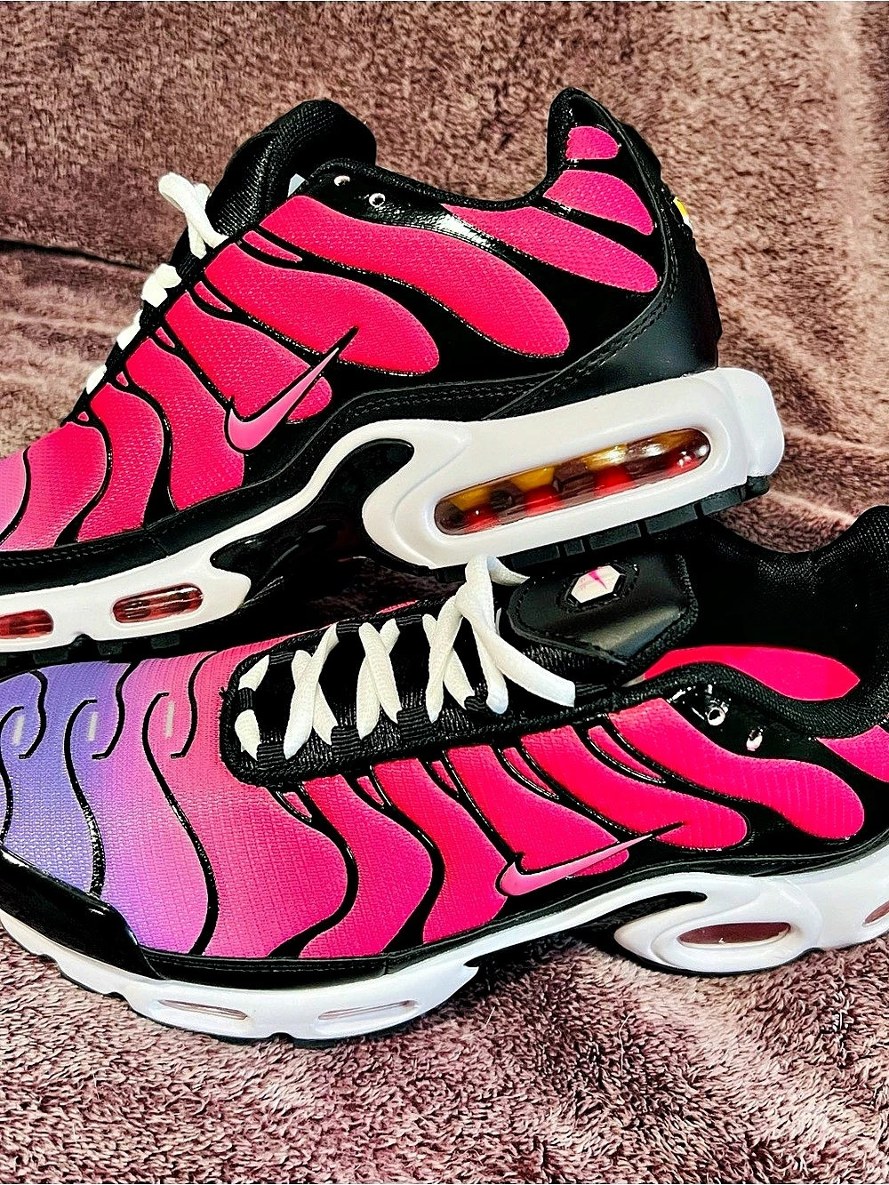 Nike Air Max Plus "Dusk" Pink & Black Mens size 9US Brand New!